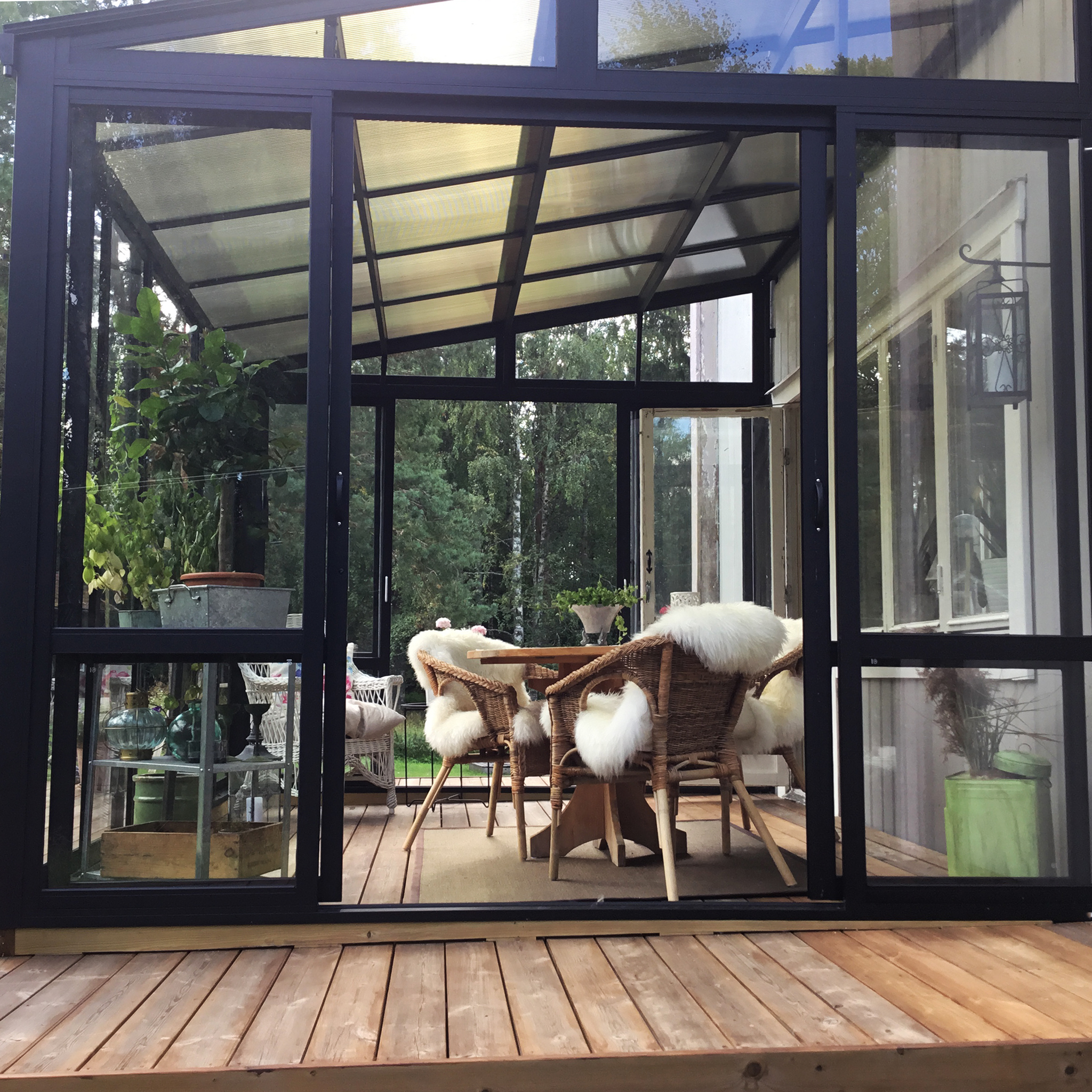 Uterum 10,7m² | Säkerhetsglas och kanalplast | Aluminiumstomme | Svart Uterum 10,7m² | Säkerhetsglas och kanalplast | Aluminiumstomme | Svart