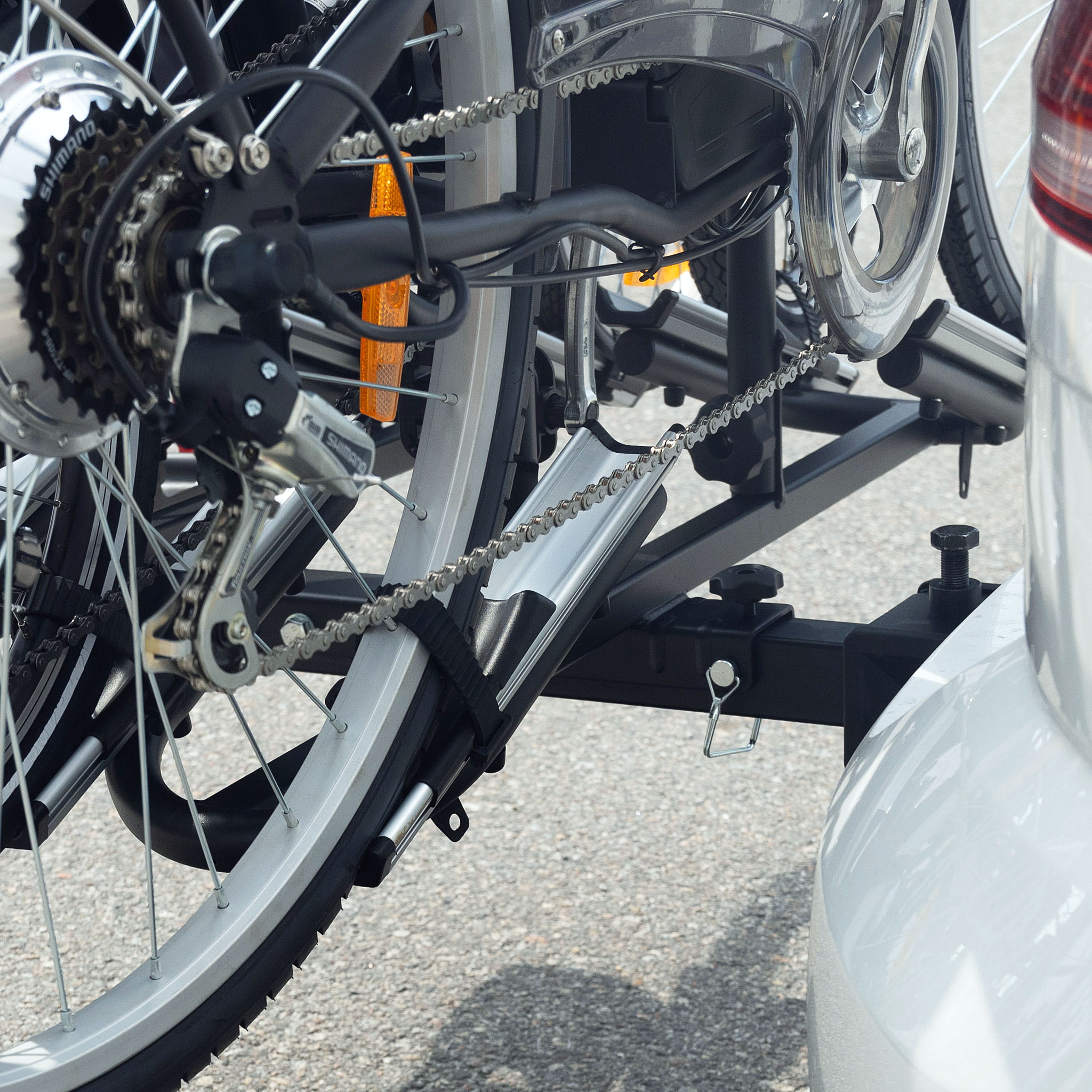 Cykelh�llare bil med lyse | F�r 4 cyklar