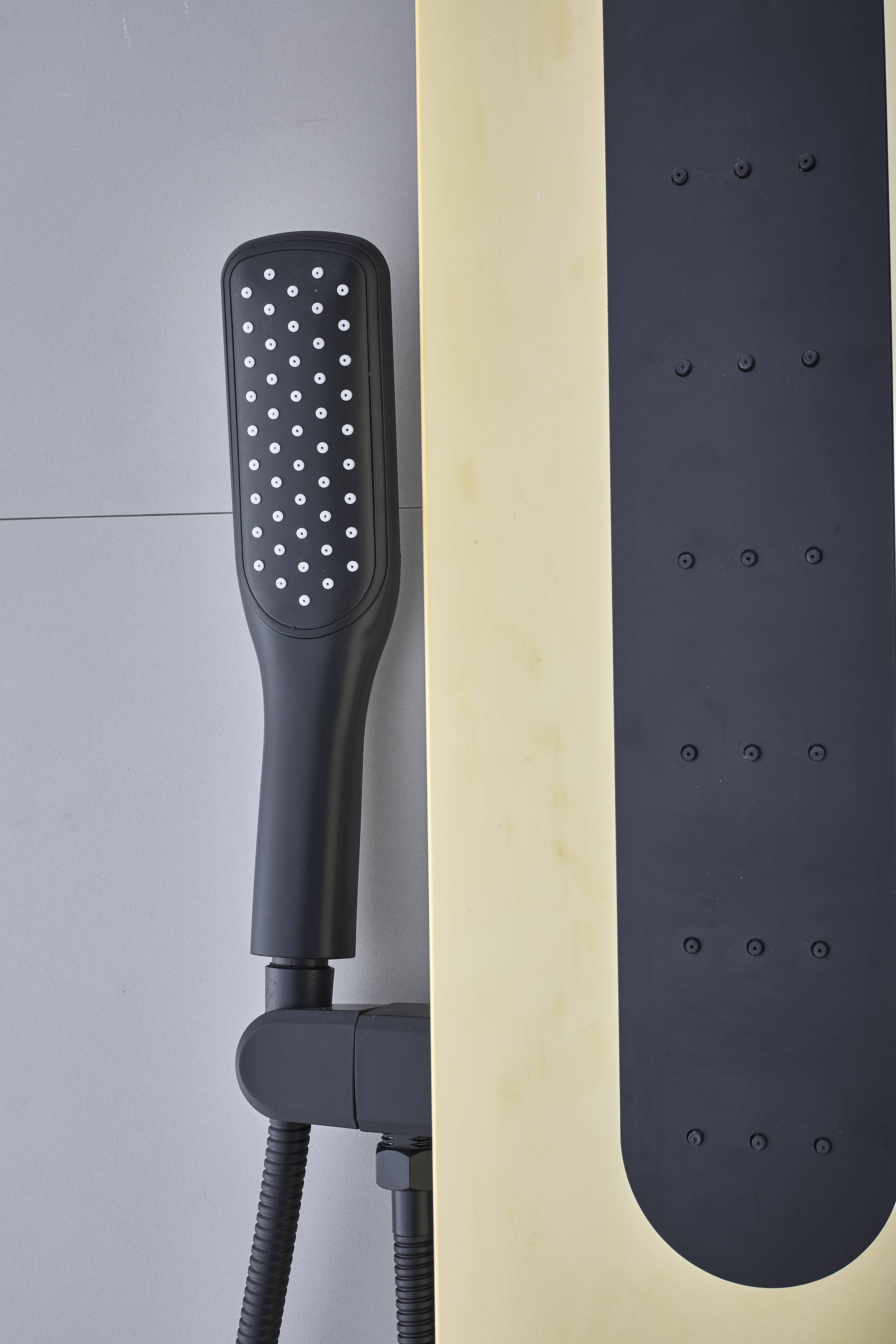 Duschpanel i spegel guld och svart rostfritt stål | Zeri Duschpanel i spegel guld och svart rostfritt stål | Zeri