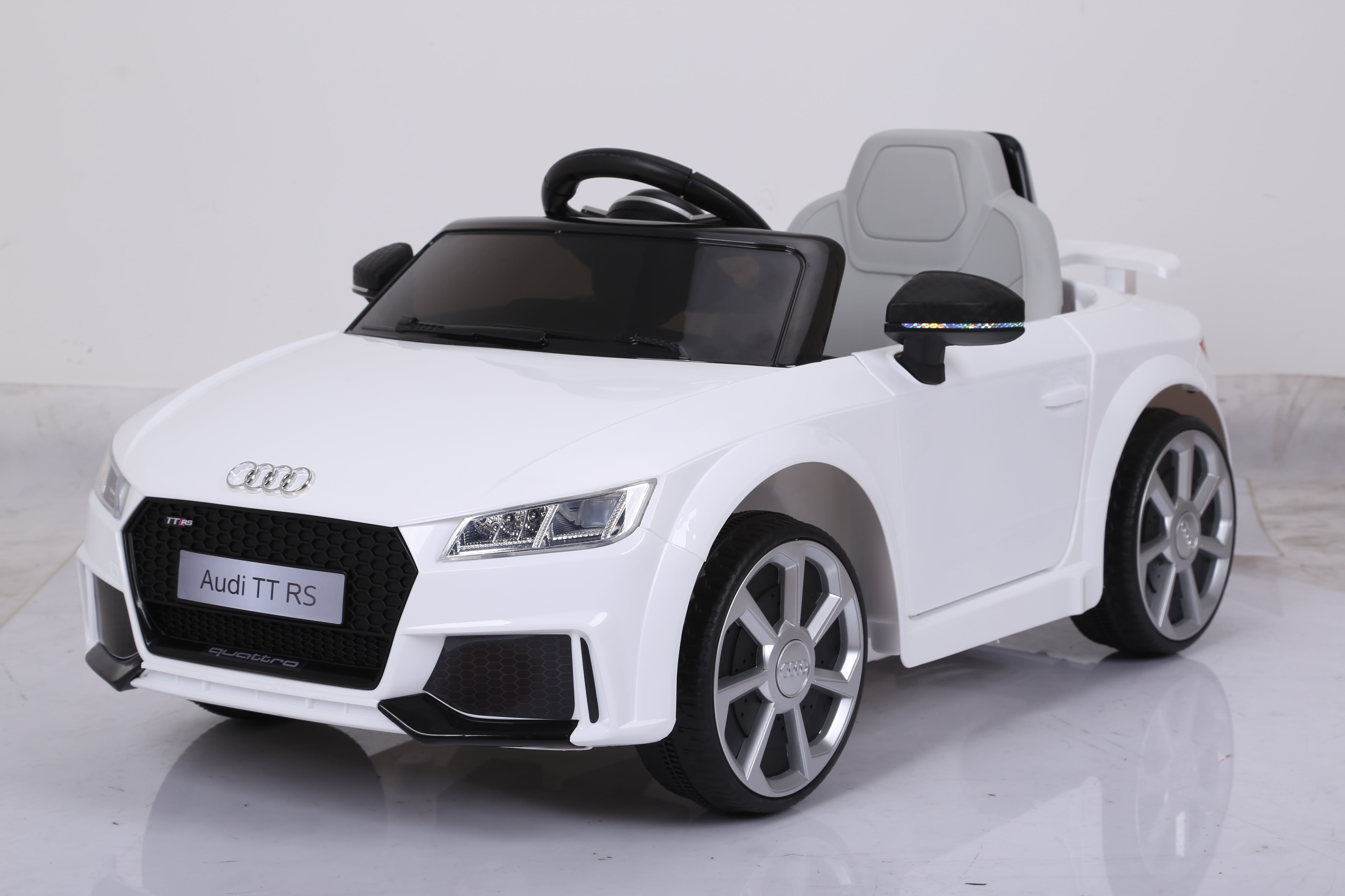 Elbil för Barn | Audi TT RS Roadster | 2.4G Fjärrkontroll | Vit Elbil för Barn | Audi TT RS Roadster | 2.4G Fjärrkontroll | Vit