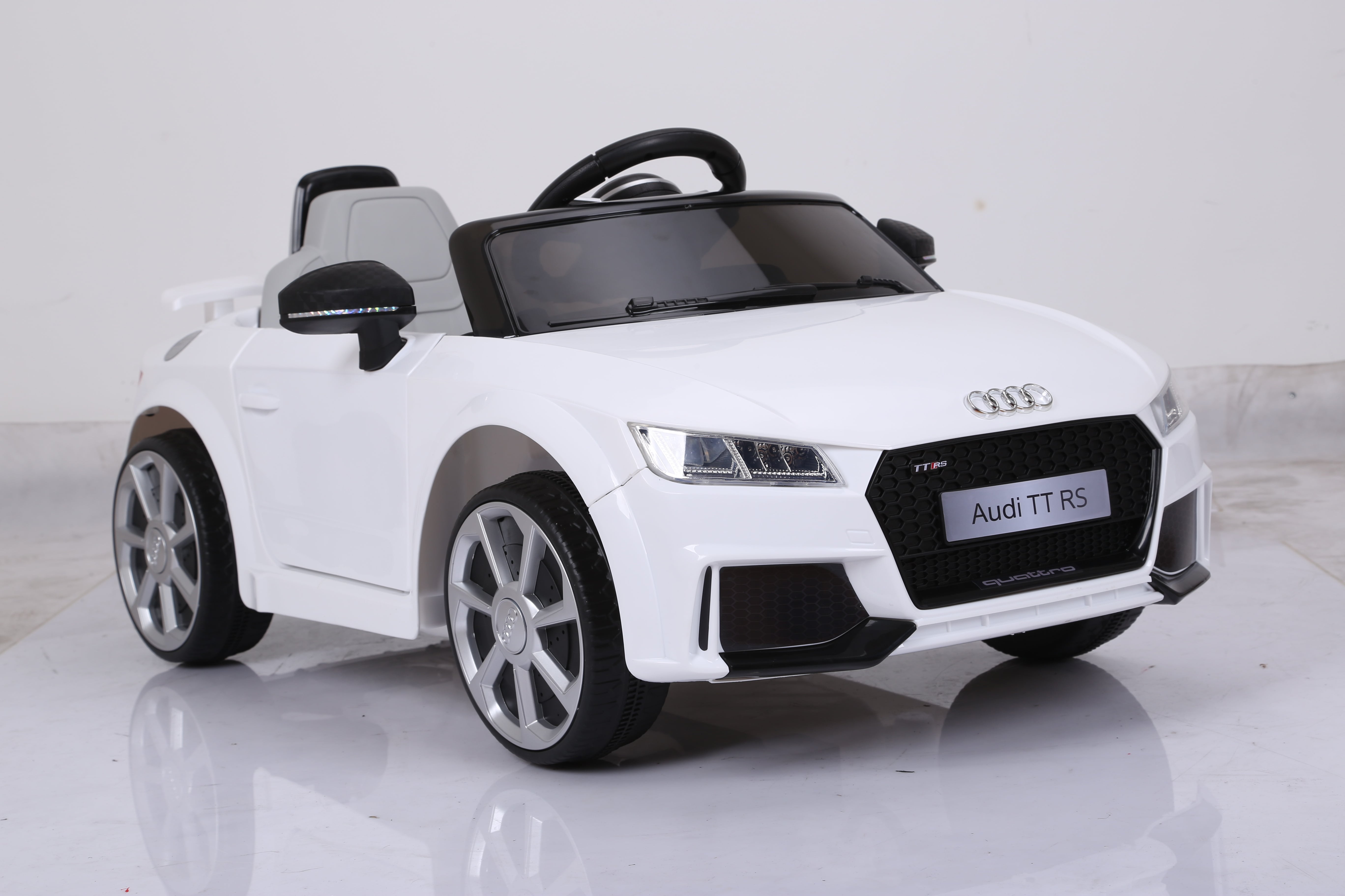 Elbil f�r Barn | Audi TT RS Roadster | 2.4G Fj�rrkontroll | Vit