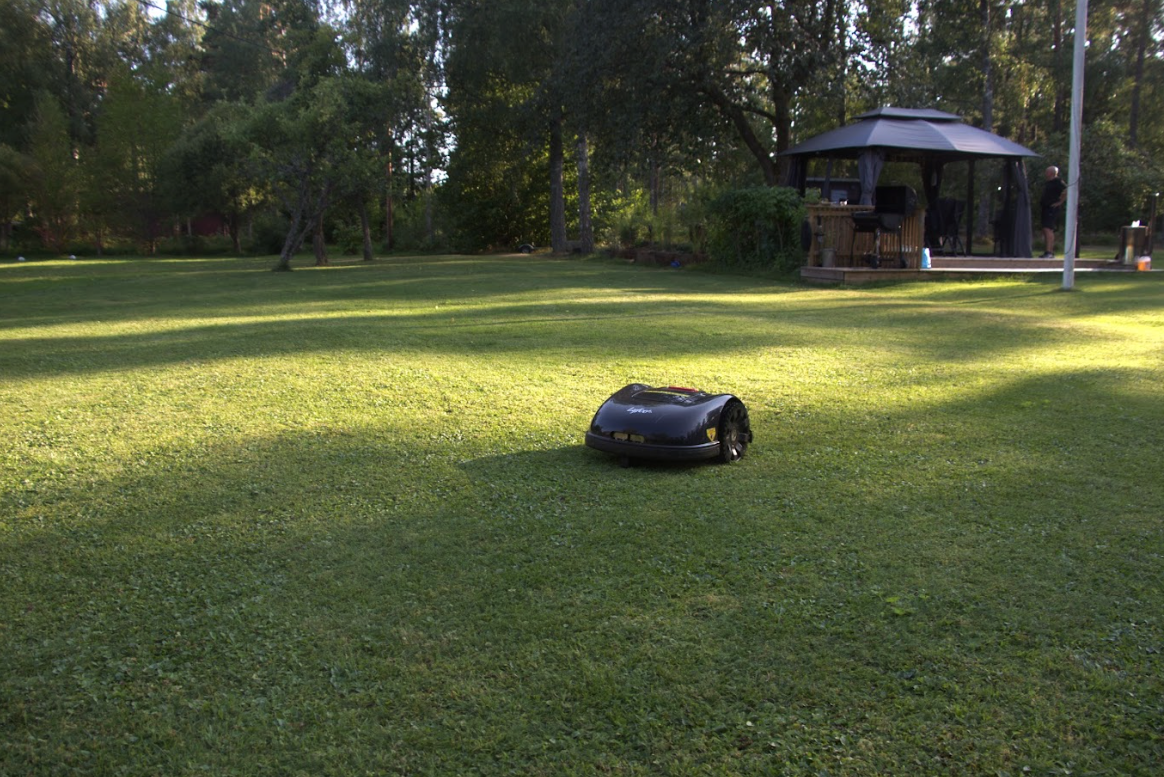 Robotgr�sklippare 3600m� | Lyfco E1600T-3 WiFi