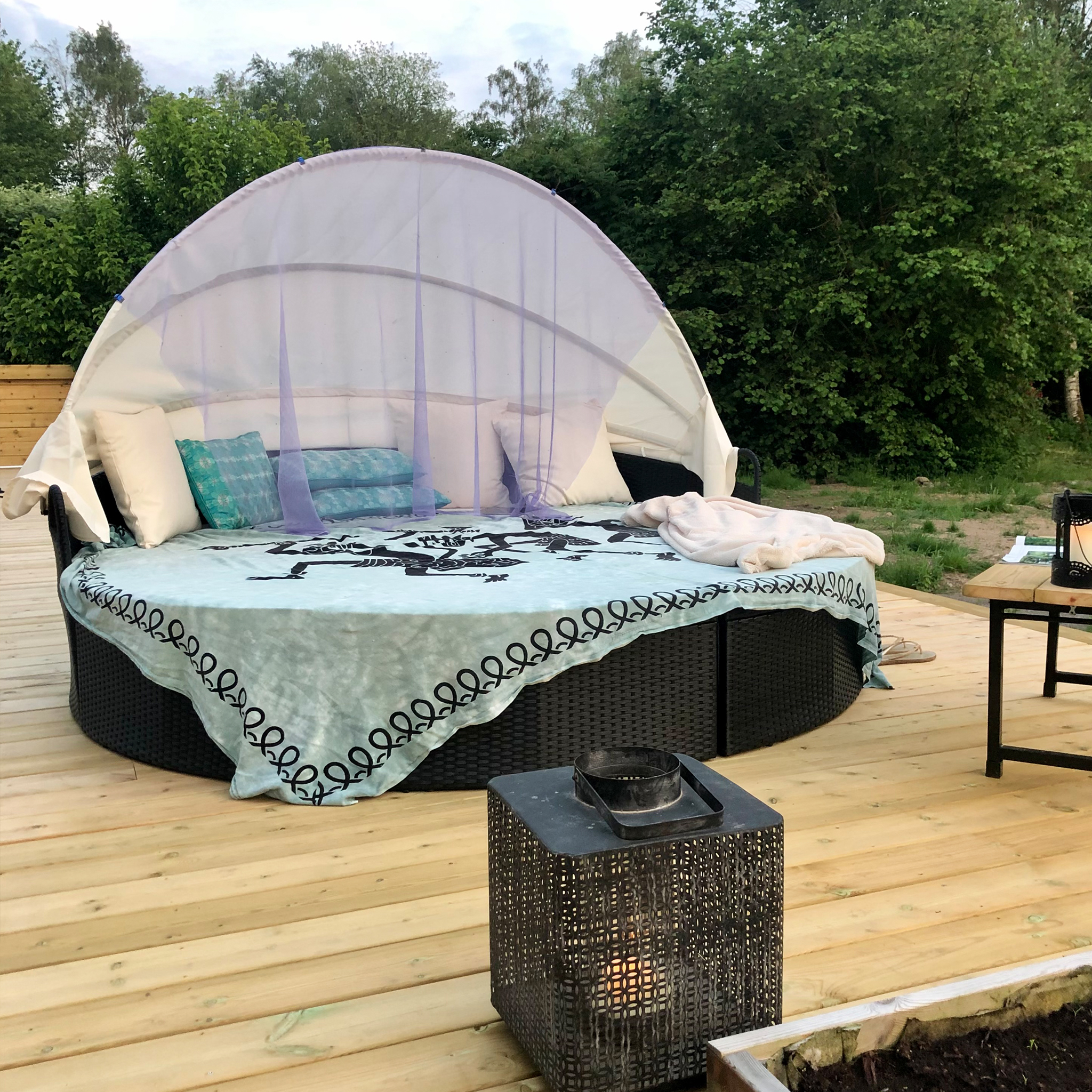 Rund solsäng 230cm | Smart inbyggd dynförvaring | Lyfco Höllviken Rund solsäng 230cm | Smart inbyggd dynförvaring | Lyfco Höllviken