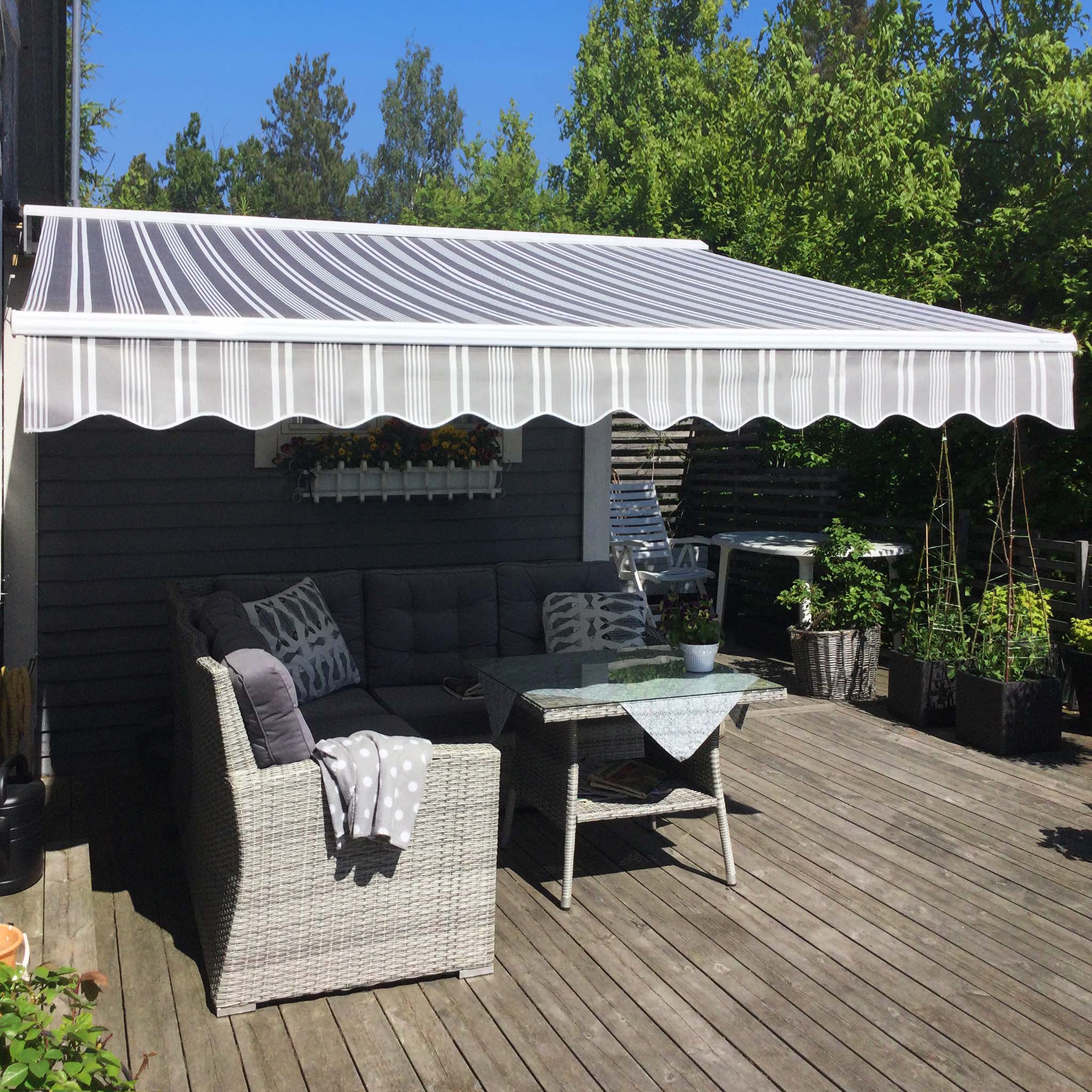 Terrassmarkis 3x2,5m | Elektrisk motor & fjärrkontroll | Metalcraft Terrassmarkis 3x2,5m | Elektrisk motor & fjärrkontroll | Metalcraft
