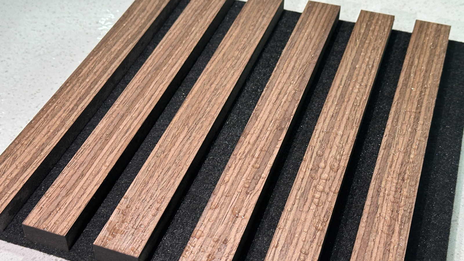 Trälamell akustikpaneler | 2400x600x21mm | Valnöt Trälamell akustikpaneler | 2400x600x21mm | Valnöt
