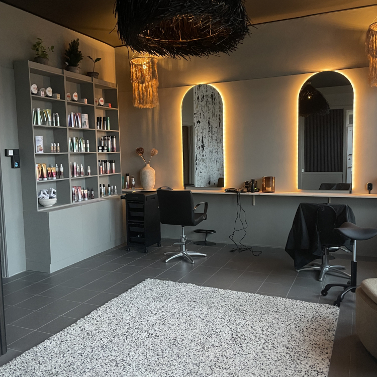 Kundbild Helkroppsspegel 70x160cm | V�ggh�ngd/golvst�ende | Valvformad | Leona: S� n�jd med mina speglar