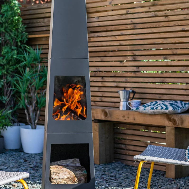 Eldstad med vedfrvaring | 150 cm | Svart/Gr