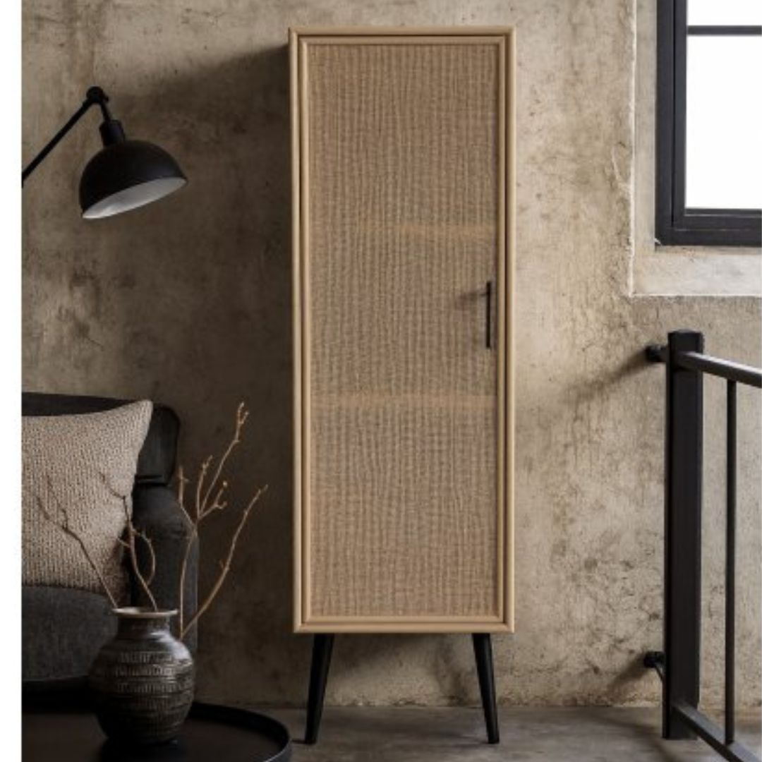 React Skåp – Ljus ek & rotting | Handbyggd förvaring med två hyllplan React Skåp – Ljus ek & rotting | Handbyggd förvaring med två hyllplan