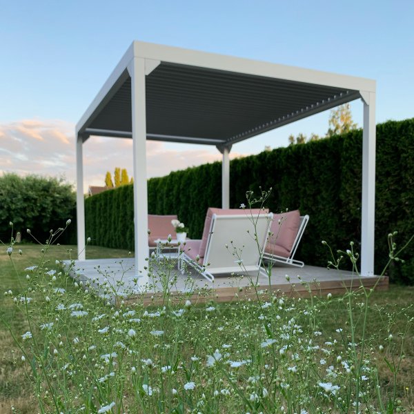 Vit Pergola Premium | Öppningsbara lameller Vit Pergola Premium | Öppningsbara lameller