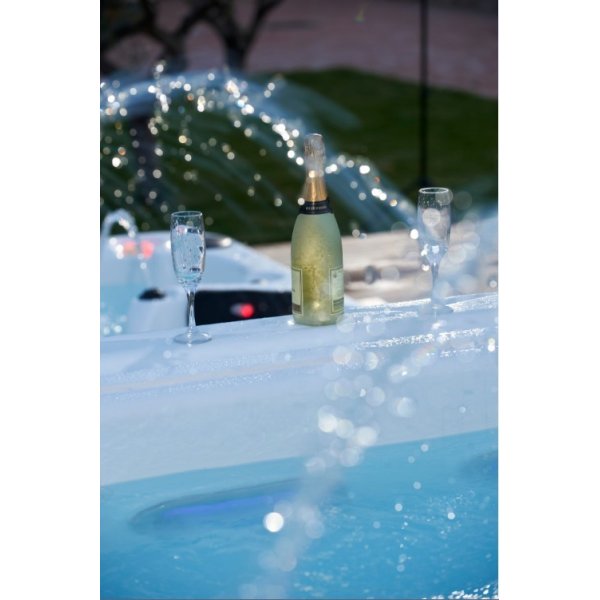 Swimspa Infinity | Simspa med massage & simjets | Balboa® styrsystem & Aristech® akryl Swimspa Infinity | Simspa med massage & simjets | Balboa® styrsystem & Aristech® akryl