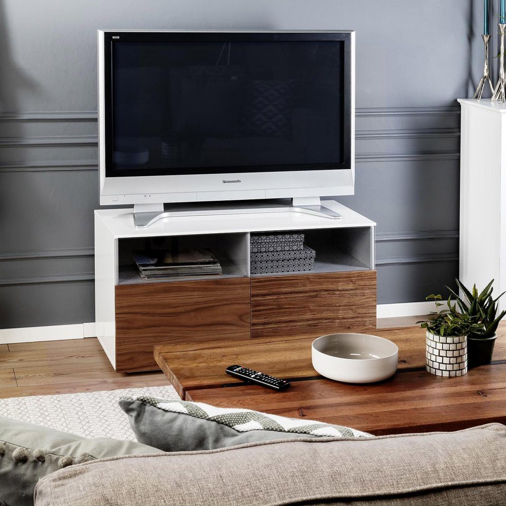 TV-b&auml;nk valn&ouml;t 100cm  2 L&aring;dor  Enchant  Vit TV-b&auml;nk i glas och valn&ouml;tsfan&eacute;r