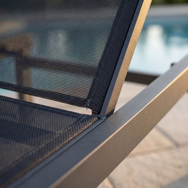 Solb�dd i aluminium & textilene | Justerbar sols�ng f�r pool | Copacabana Svart