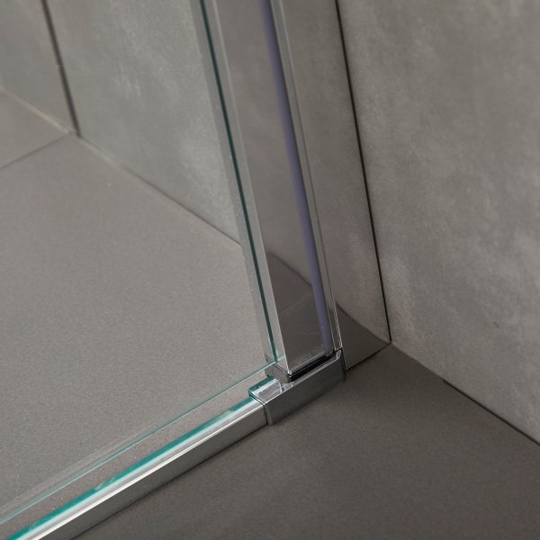 Duschhrna med raka drrar i 6mm skerhetsglas