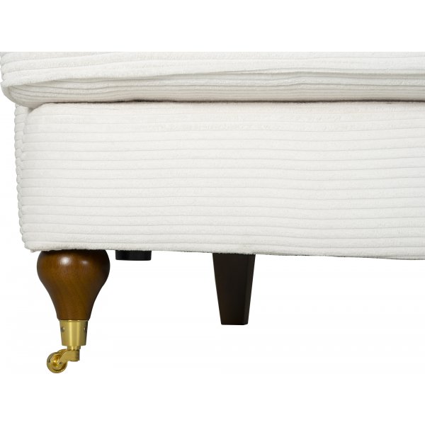 Howard Watford Deluxe 3-sits – Beige Manchester | Klassisk Howard-soffa med förstklassig komfort Howard Watford Deluxe 3-sits – Beige Manchester | Klassisk Howard-soffa med förstklassig komfort