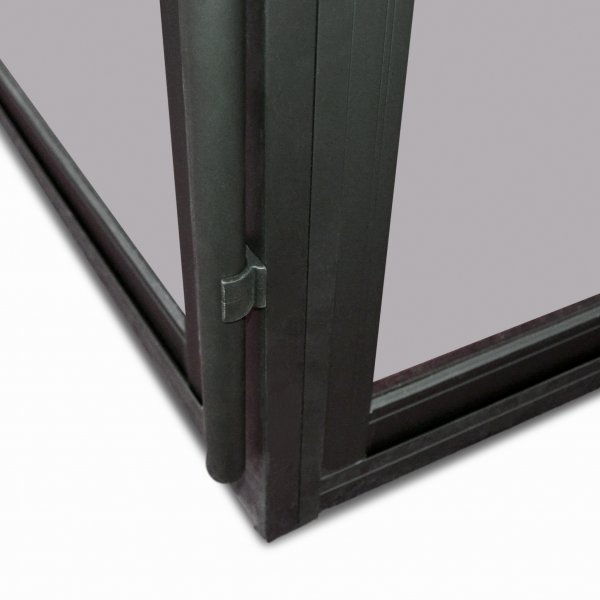 Uterum 10,7m | Skerhetsglas och kanalplast | Aluminiumstomme | Svart