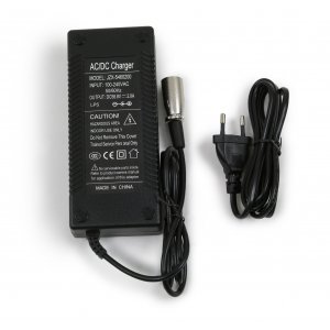 Batteriladdare till 2000W elscooter 72V