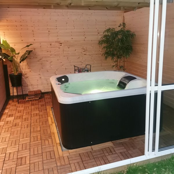 Spabad Foibe - 4 personer | Balboa VL260 | Lyfco