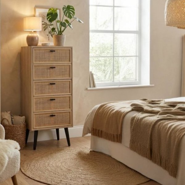 React Förvaringsmöbel – Ljus ek & rotting | Handbyggd design med naturlig karaktär React Förvaringsmöbel – Ljus ek & rotting | Handbyggd design med naturlig karaktär