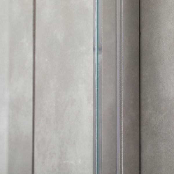 Duschhrna med raka drrar i 6mm skerhetsglas