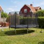 Stor oval studsmatta 3,05 x 4,88 m | S�kerhetsn�t & stabil st�lram f�r tr�dg�rdslek | Svart