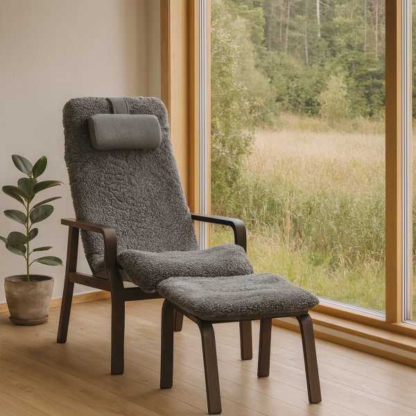 Frank f�rskinnsf�t�lj med fotpall | �kta gr� f�rskinn och ekfan�r