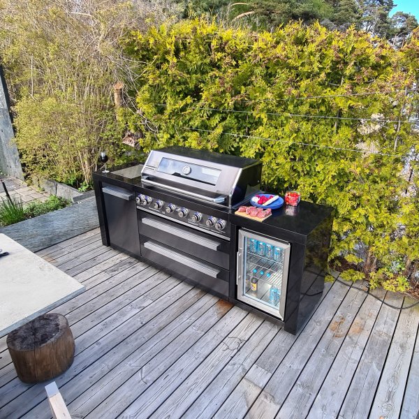 Stor lyxig gasolgrill/utek�k med varmluftsfunktion | Austin Blackline - FYNDVARA