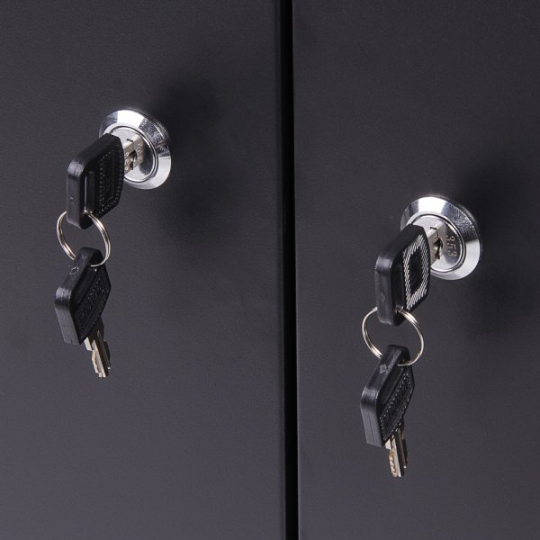 Lagerhylla med skåp och rullvagn Lagerhylla med skåp och rullvagn