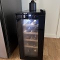 Kundbild Vinkyl 10 flaskor | Extra tystg�ende | LED-belysning | 26,5cm smal: Mycket n�jd!!!! V�ldigt tystl�ten...