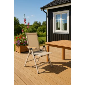Reglerbar positionsstol i beige textilene med trälook | Svea Reglerbar positionsstol i beige textilene med trälook | Svea