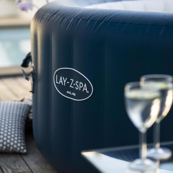 Lay-Z Spa Milan AirJet Plus | Bestway uppbl�sbart spabad 4-6 personer