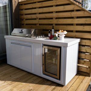 Utek�k med kylsk�p � Vit | Gasolgrill i rostfritt st�l med granitb�nkskiva (4 br�nnare) | Alaska