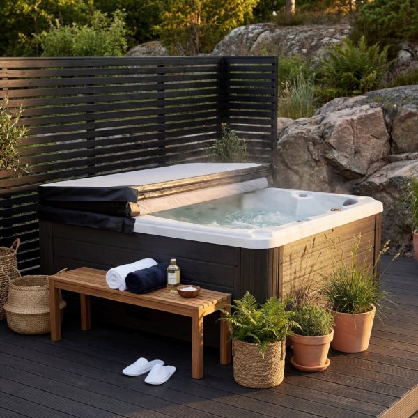 Spabad Poseidon- 5�6 personer | Lucite� akryl, Gecko� cirkulationspump & Balboa� styrsystem | 2026