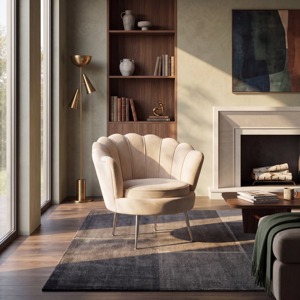 F&aring;t&ouml;lj  Beige sammet, kromben & elegant design  Kingsley  Elegant f&aring;t&ouml;lj med modern och exklusiv design