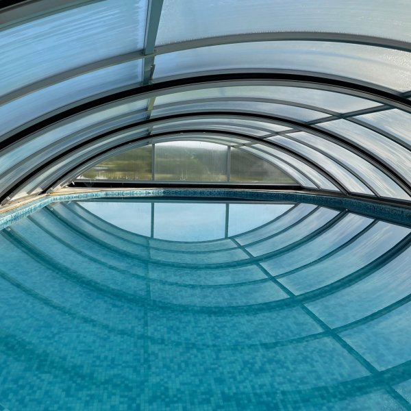 Pooltak 5x10m med sidodörr | Skjutbart - Aluminium Pooltak 5x10m med sidodörr | Skjutbart - Aluminium