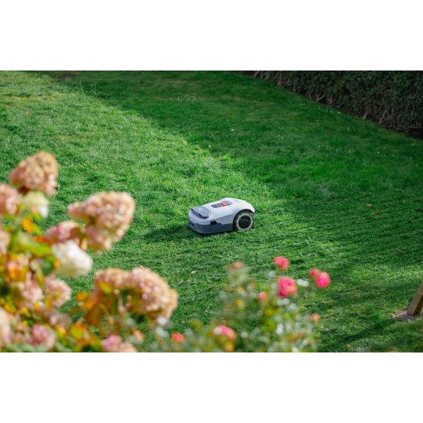 Robotgr�sklippare utan slinga 3600m� | Full-Band RTK + 4 AI-kameror | ANTHBOT Genie 3000