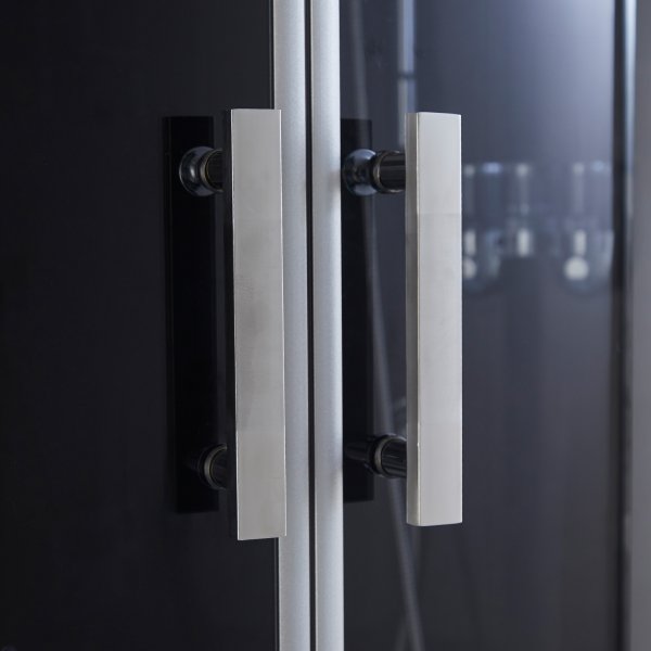 Stor duschkabin med jacuzzi-bad och massage