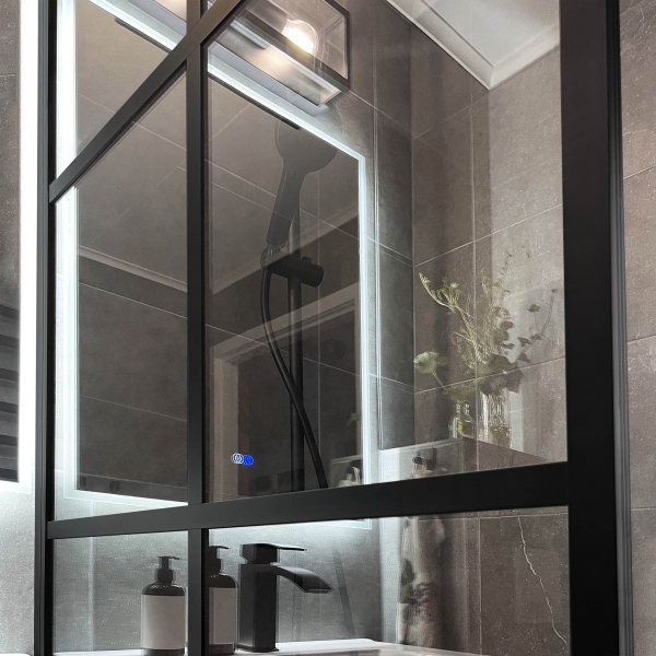 Duschvägg med svart spröjs | 6mm säkerhetsglas Duschvägg med svart spröjs | 6mm säkerhetsglas