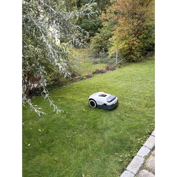 Robotgr�sklippare utan slinga 3600m� | Full-Band RTK + 4 AI-kameror | ANTHBOT Genie 3000