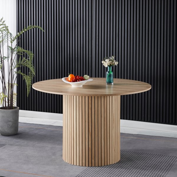 Runt matbord 120 cm i ek med plats f�r 4�5 personer | Ludvig