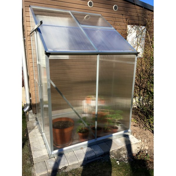 Väggväxthus 1,9m² | Kanalplast | Aluminiumstomme Väggväxthus 1,9m² | Kanalplast | Aluminiumstomme