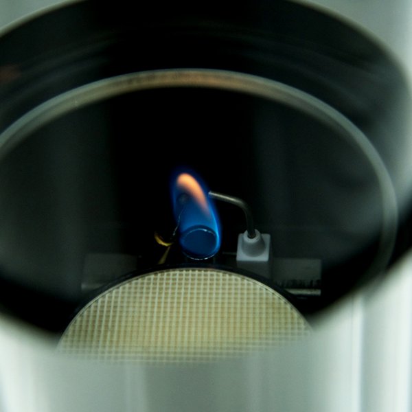 Gasdriven terrassv�rmare 13kW | Pyramidformad | Svart