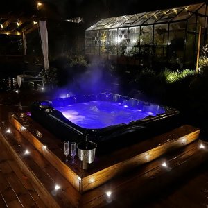 Spabad Poseidon Black Edition – 5–6 personer | Lucite® akryl, Gecko® cirkulationspump & Balboa® styrsystem Spabad Poseidon Black Edition – 5–6 personer | Lucite® akryl, Gecko® cirkulationspump & Balboa® styrsystem