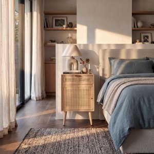 Stockholm s�ngbord | S�ngbord i ekbetsat tr� med fronter i ljus rotting