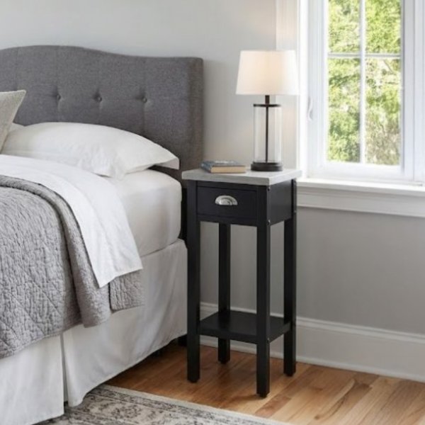 Hugo s�ngbord � Svart tr� & microcement | Stilrent bord med l�da och 70 cm h�jd