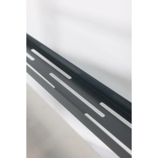 V�xthusbord med sk�p i galvaniserat st�l | F�rvaring & verktygshyllor | M�rkgr�