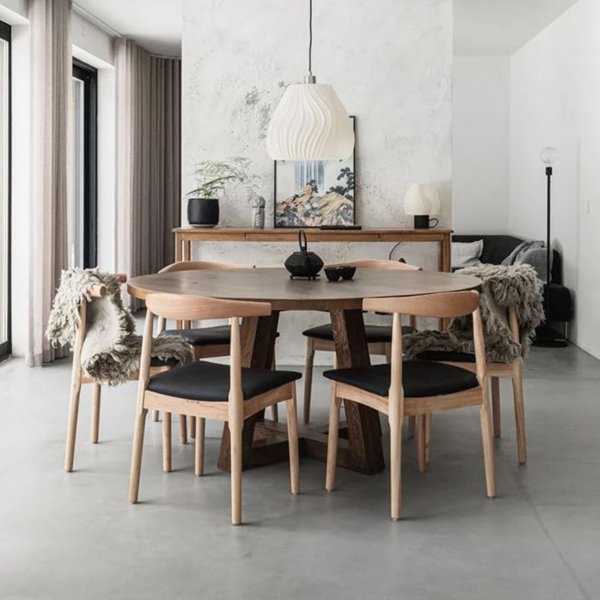 Matstol i robust trä/PU-läder | 2-pack | Gillstad Matstol i robust trä/PU-läder | 2-pack | Gillstad