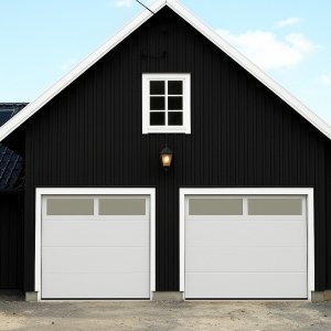 Garageport takskjutport med fjärrstyrning | 2,5m bred | Med fönster Garageport takskjutport med fjärrstyrning | 2,5m bred | Med fönster