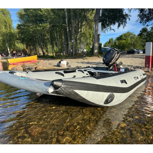 Katamaran Gummibt 300 cm | Uppblsbar bt fr 4 personer | Lyfco