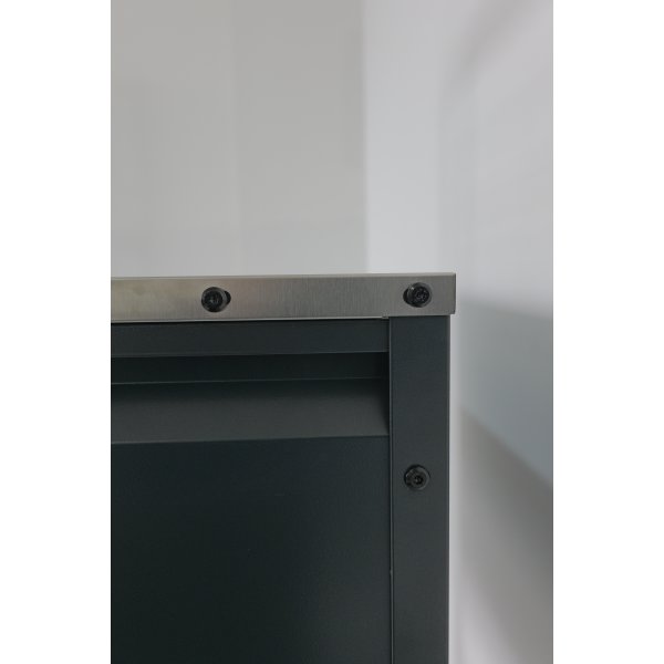 V�xthusbord med sk�p i galvaniserat st�l | F�rvaring & verktygshyllor | M�rkgr�